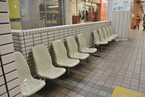 ４．横浜駅東口バスターミナルの設備をチェック