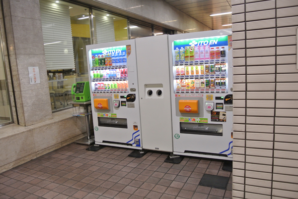 ４．横浜駅東口バスターミナルの設備をチェック